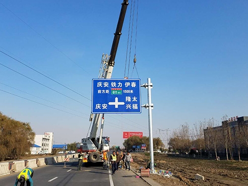 漯河漯河道路护栏网网片该如何进行正确的选购呢？
